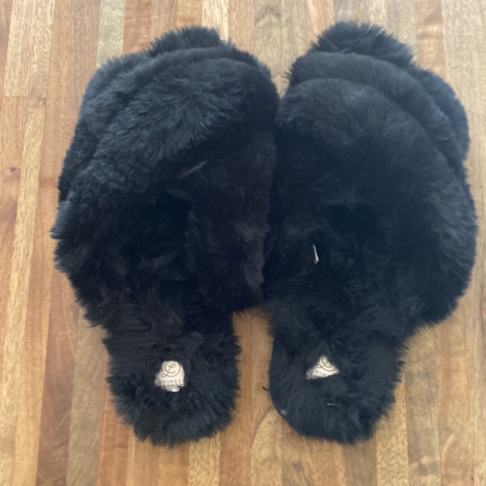 Chinese Laundry Black Furry Slippers Size L (9-10)